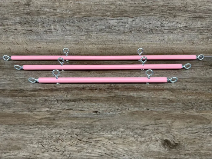 Ballisticmetal Wholesale Pretty in Pink Wrist Ankle or Thigh Fixed Length Spreader Bar with Additional Attachment Point Eye Loops Female Sex Toys Ballisticmetal Wholesale Pretty in Pink Wrist Ankle or Thigh Fixed Length Spreader Bar with Additional Attachment Point Eye Loops Female Sex Toys