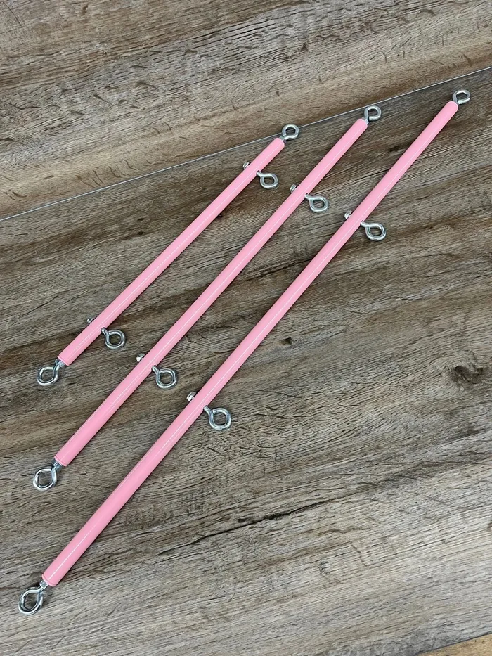 Ballisticmetal Wholesale Pretty in Pink Wrist Ankle or Thigh Fixed Length Spreader Bar with Additional Attachment Point Eye Loops Female Sex Toys Ballisticmetal Wholesale Pretty in Pink Wrist Ankle or Thigh Fixed Length Spreader Bar with Additional Attachment Point Eye Loops Female Sex Toys